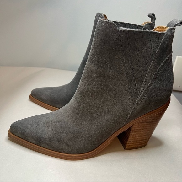 Marc Fisher Women Gadri Pointed Toe Chelsea Ankle Boots Size 9 M Gray Leather - Picture 1 of 16